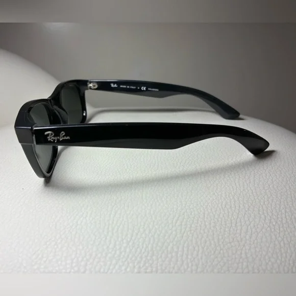 Ray-Ban New Wayfarer Sunglasses - Picture 4 of 10